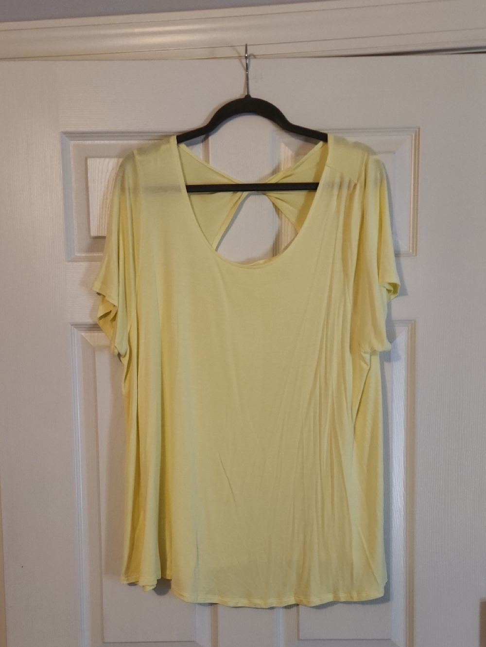 Lane Bryant Pale Yellow Short Sleeve Swing Tunic with Back Twist